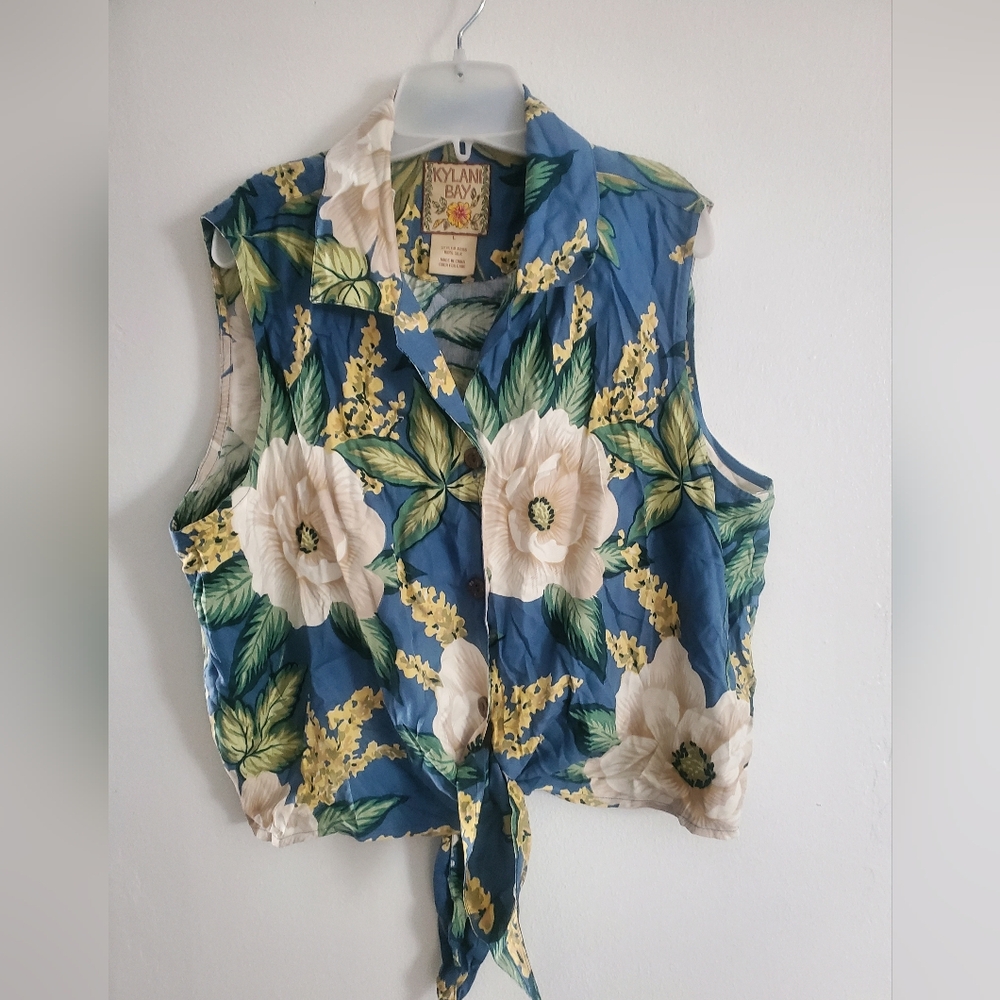 Kylani Bay silk crop top with gardenia print tie front button down Hawaii